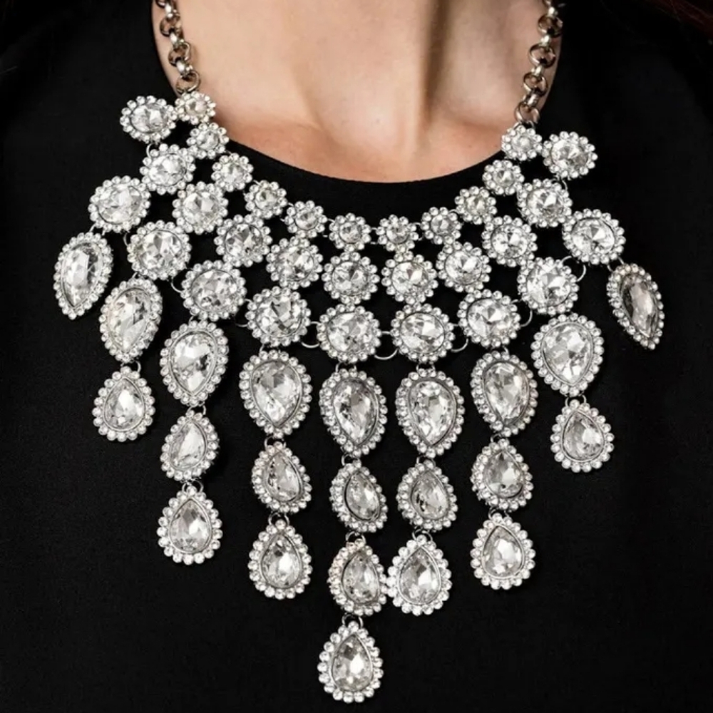 Mesmerize Zi Necklace By Paparazzi - STUNNING